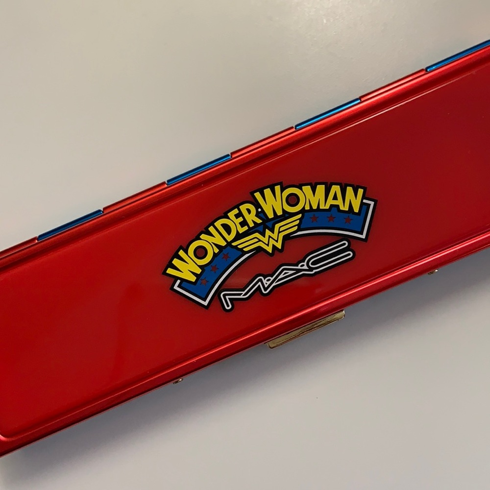 LE Rare MAC Wonder Woman eyeshadow palette